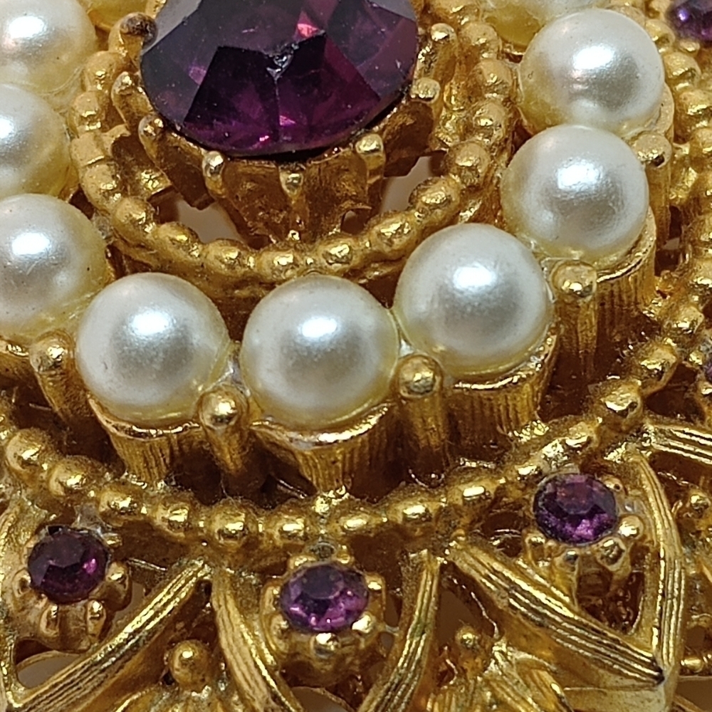 * vintage Purple rhinestone & faux pearl gold tone pin brooch or pendant - Picture 3 of 6